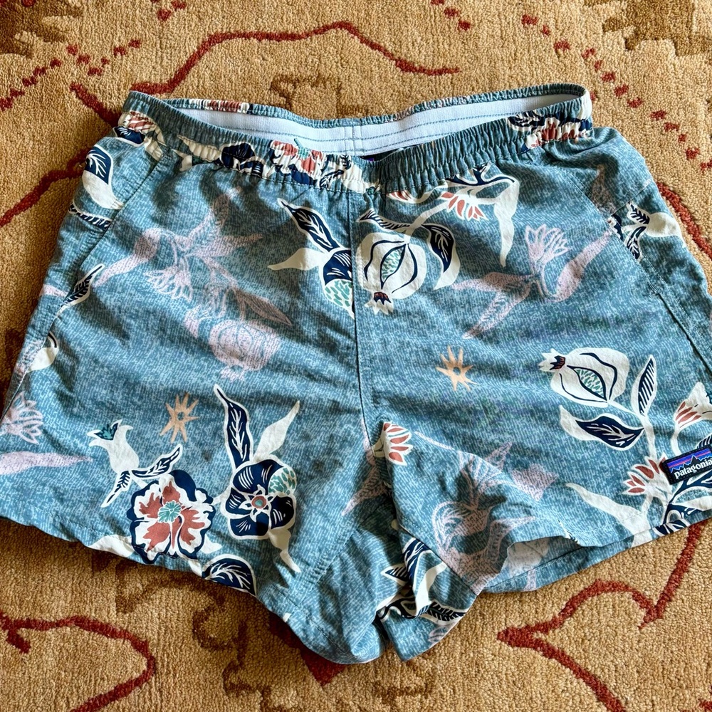 LAST CHANCE! Patagonia W baggies shorts S tropical print grey blue floral 3”